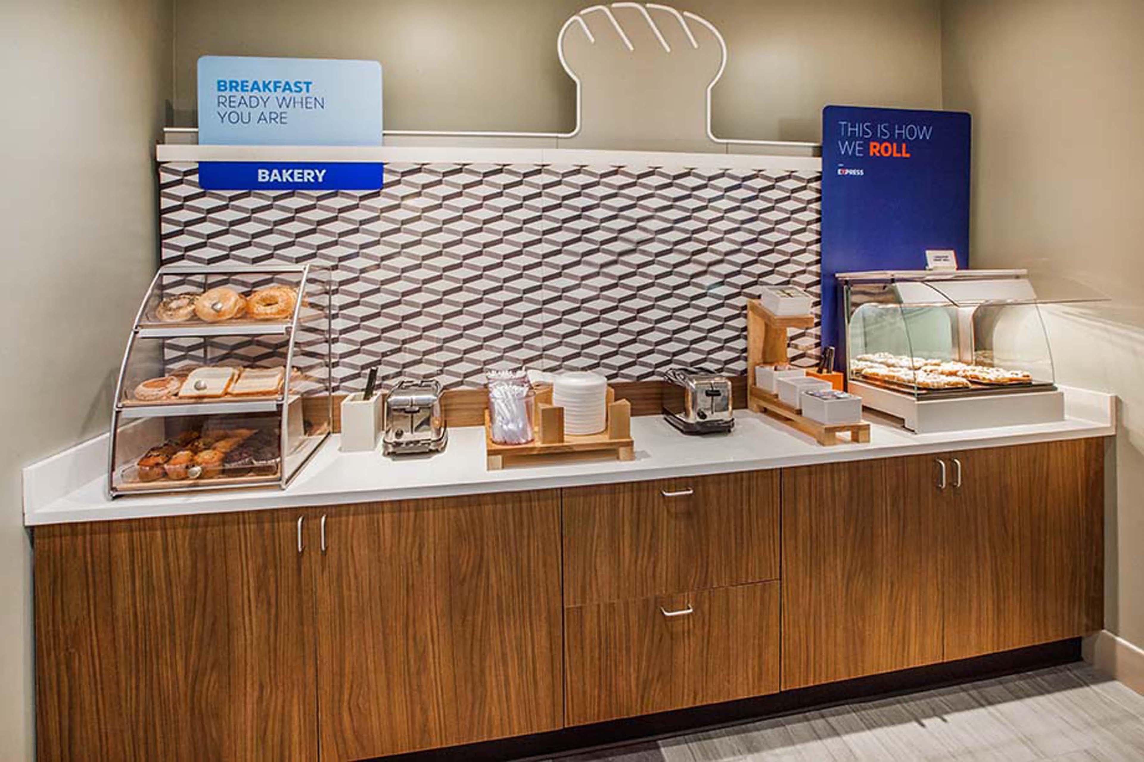 Holiday Inn Express & Suites Indianapolis North - Carmel By Ihg Экстерьер фото