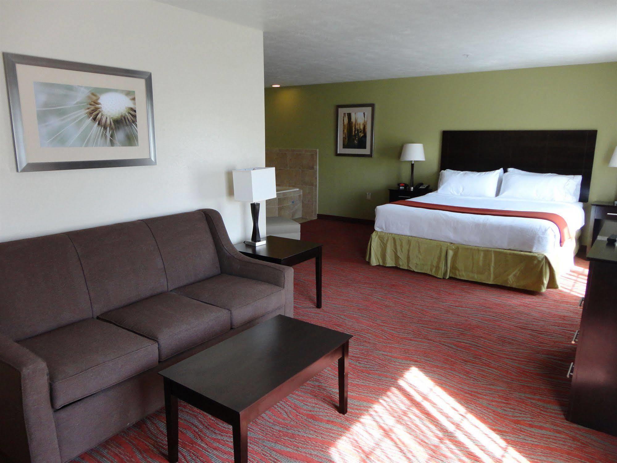 Holiday Inn Express & Suites Indianapolis North - Carmel By Ihg Экстерьер фото